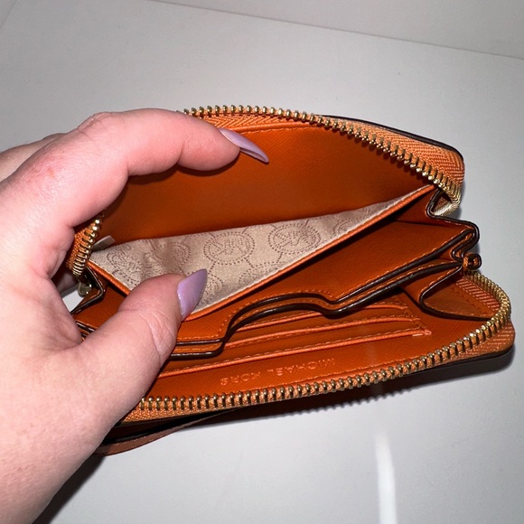 Michael Kors EUC Orange Saffiano Leather Jet Set Wallet with Wrist Strap - Picture 14 of 15
